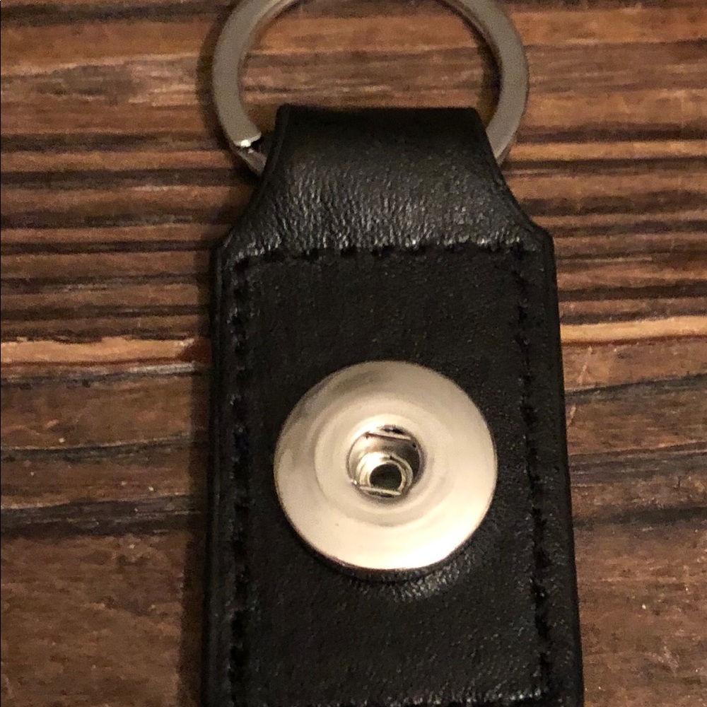 Interchangeable Black Leather Snap Keychain 18mm